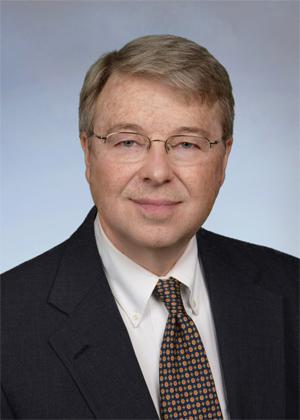 Robert Lake，法律高级副总裁兼OFS秘书
